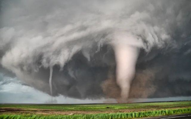 Factors that affect the formation of different tornado types